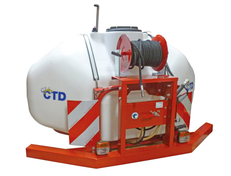 EXTINGUISHING UNIT FOR AGRICULTURAL TRACTORS